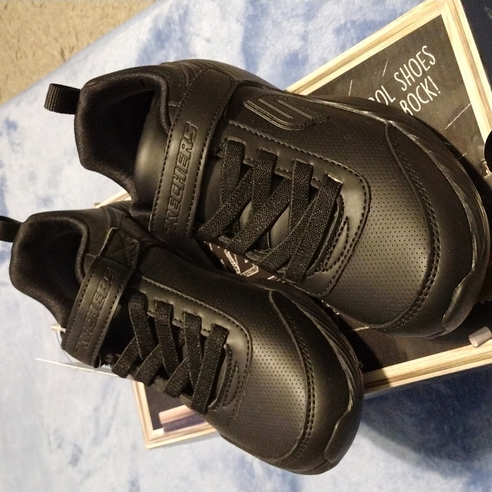 Skechers all black Dyna-Lite School Sprints